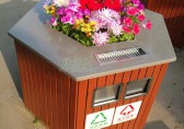 海口車站新?lián)Q花盆分類垃圾桶 倡導(dǎo)環(huán)保理念