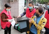發(fā)放分類垃圾桶共創(chuàng)美麗綠色社區(qū)
