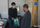 南長山街道發(fā)放分類垃圾桶，引領(lǐng)垃圾分類新風尚