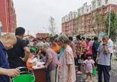 崔寨街道開展社區(qū)免費發(fā)放分類垃圾桶活動！