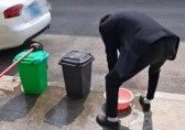 2月，給全村的垃圾桶來個大掃除
