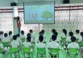垃圾分類投 童心護(hù)地球