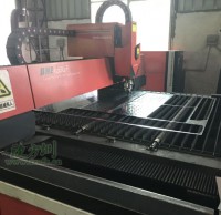分類(lèi)垃圾桶工廠激光切割下料