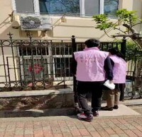 八大關(guān)街道福山路社區(qū)垃圾分類入戶宣傳活動