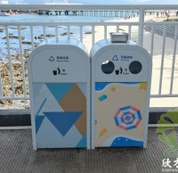 海南景區(qū)海邊烤漆不銹鋼分類垃圾桶